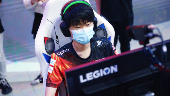 而替补席上 而替补席上