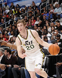 他有至少5 他有至少5