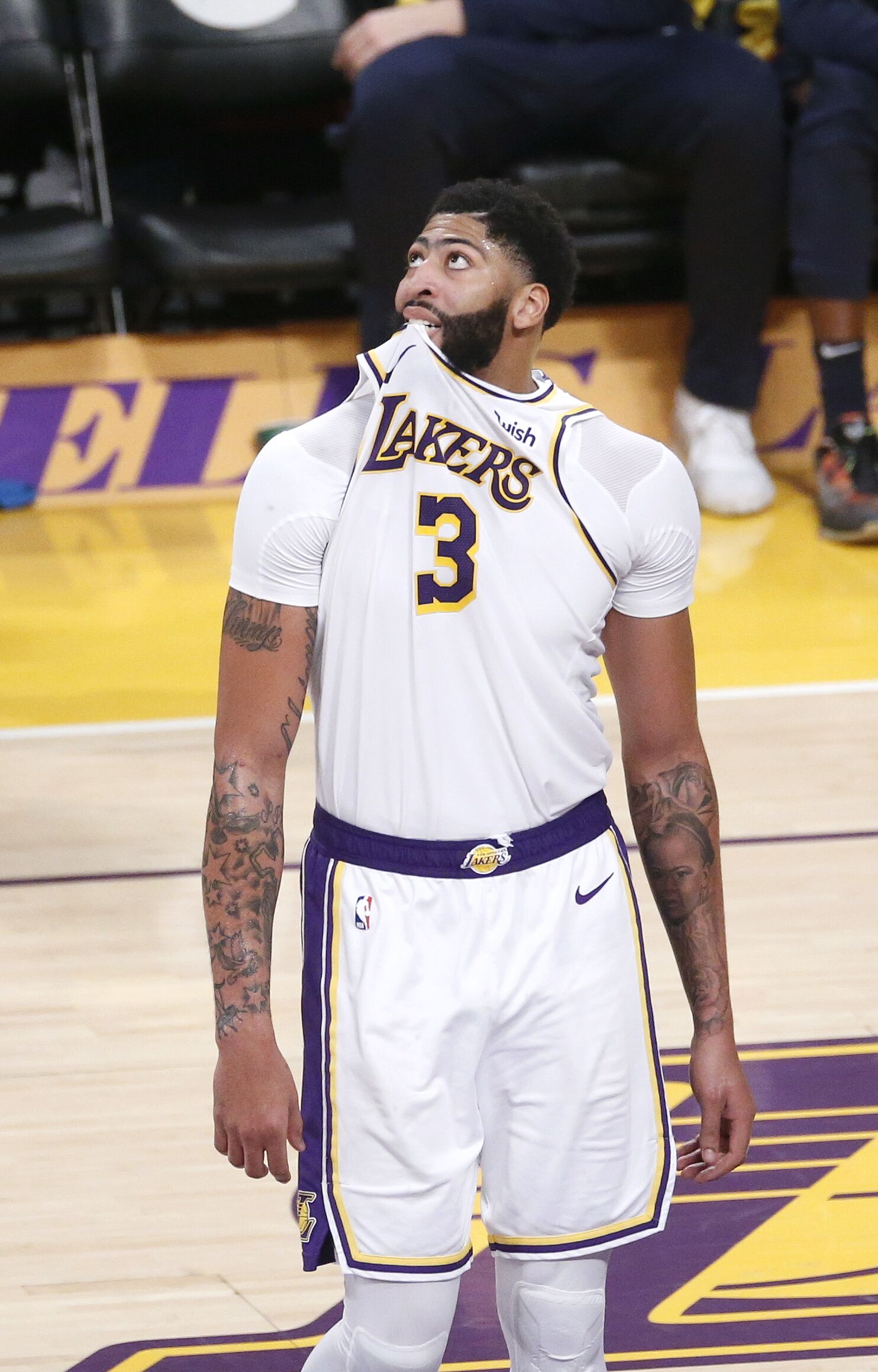 他立刻用 他立刻用